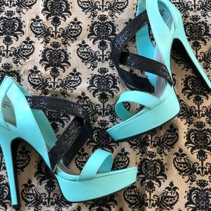 Shoedazzle “DIANA” 9.5 Tiffany blue and black